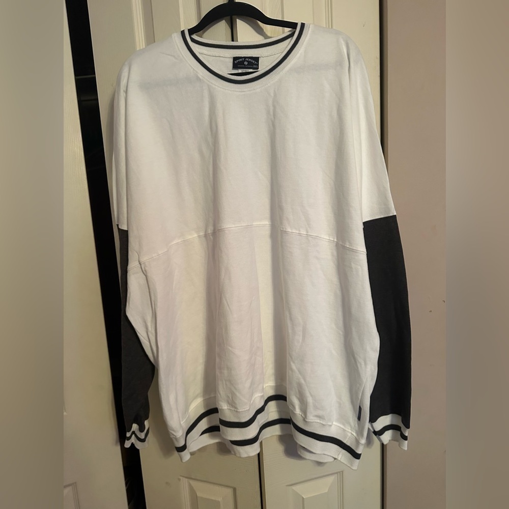 Spirit Jersey NWOT Women’s Sweatshirt light Weight Large